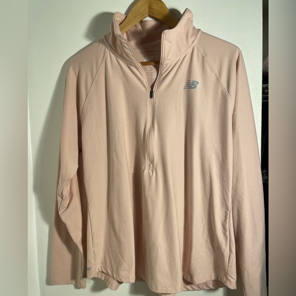 New balance think sweater - Picture 2 of 2